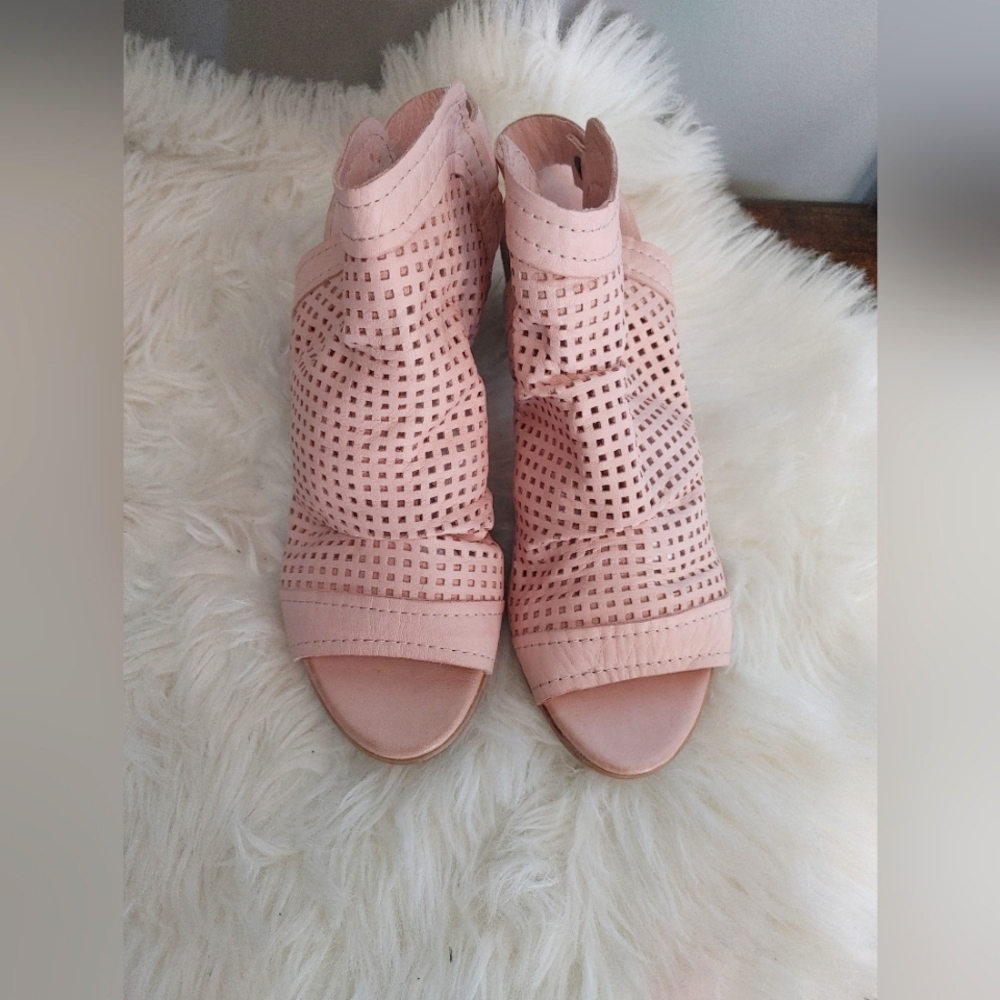 Bueno Pastel Pink Heeled Sandals with Perforated Design ~ Size 40